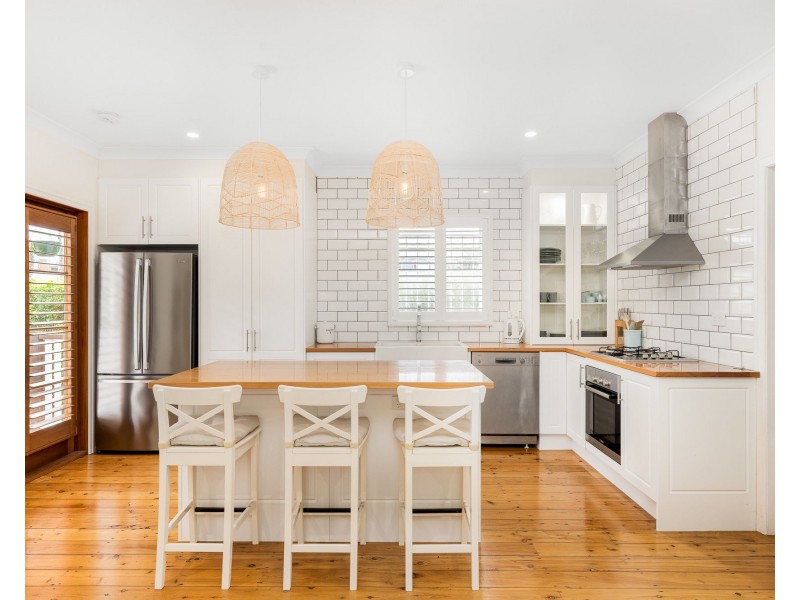 16 Craig Street, Brighton QLD 4017