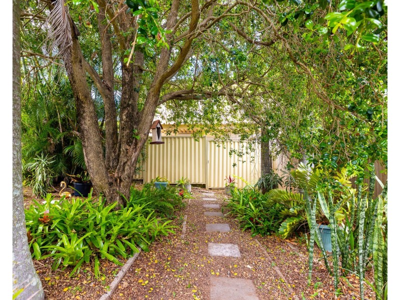 16 Craig Street, Brighton QLD 4017