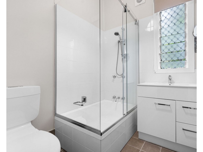 33 Raeburn St, Manly QLD 4179