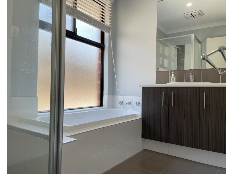 10 Cheriton Avenue, Ellenbrook WA 6069