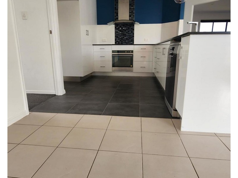 17 Neville Drive, Branyan QLD 4670