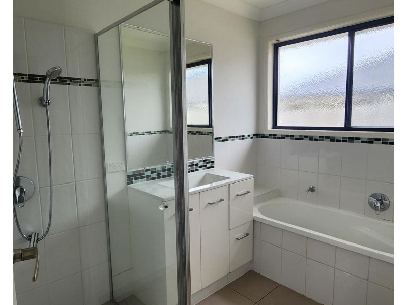 17 Neville Drive, Branyan QLD 4670