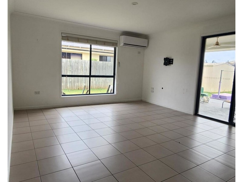 17 Neville Drive, Branyan QLD 4670
