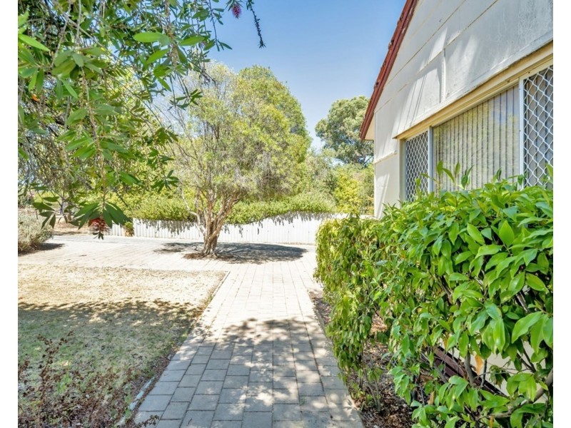 8 Munday Way, Medina WA 6167