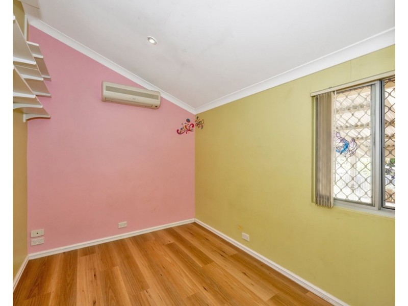 8 Munday Way, Medina WA 6167