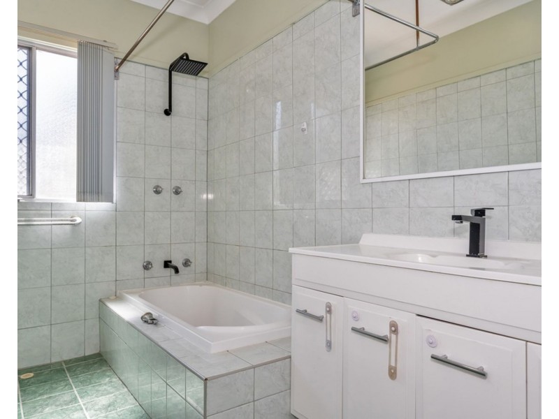 8 Munday Way, Medina WA 6167