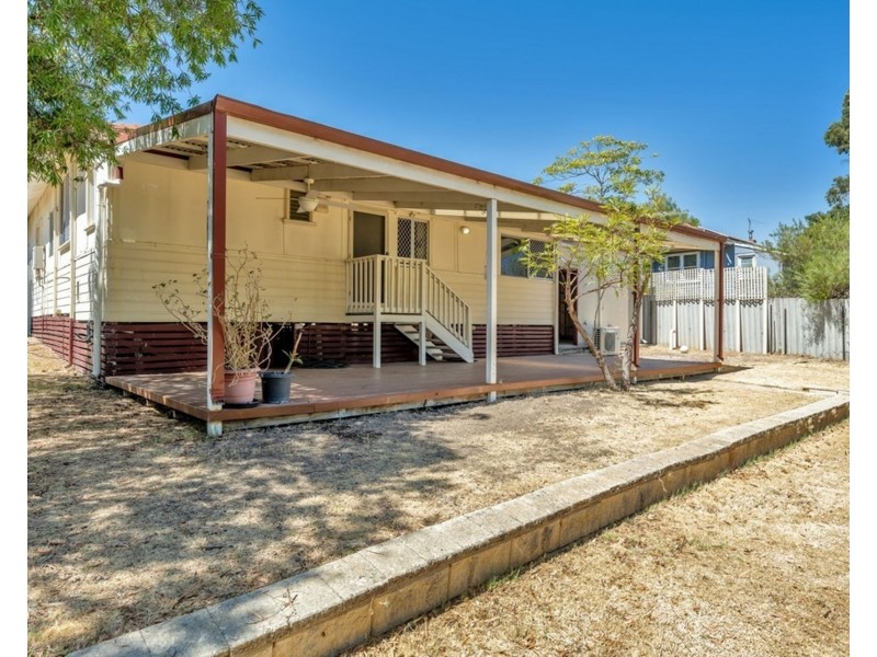 8 Munday Way, Medina WA 6167