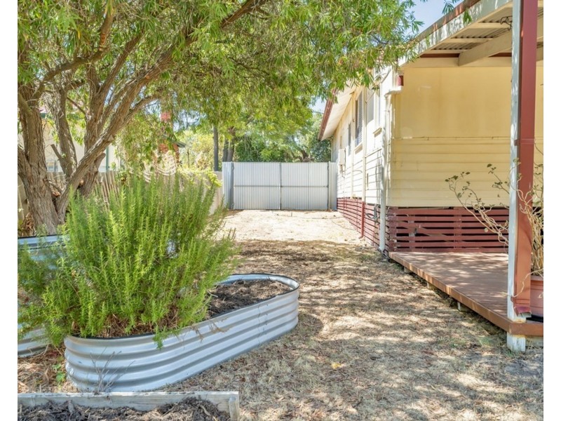 8 Munday Way, Medina WA 6167