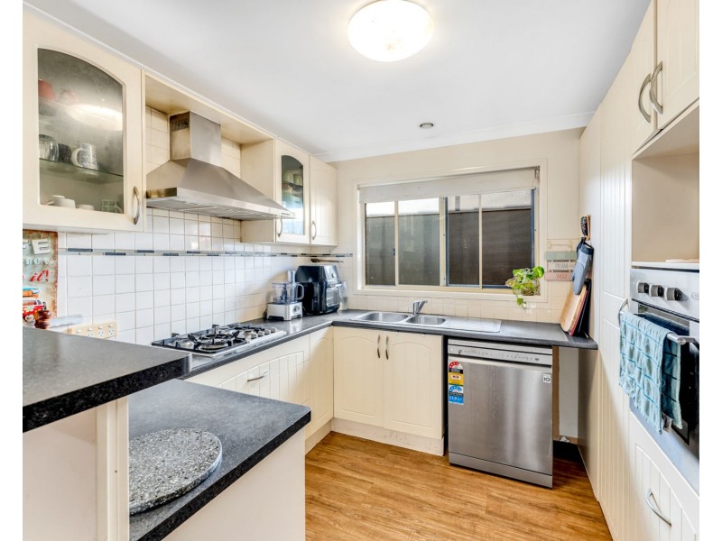 27 Manitoba Place, Wavell Heights QLD 4012