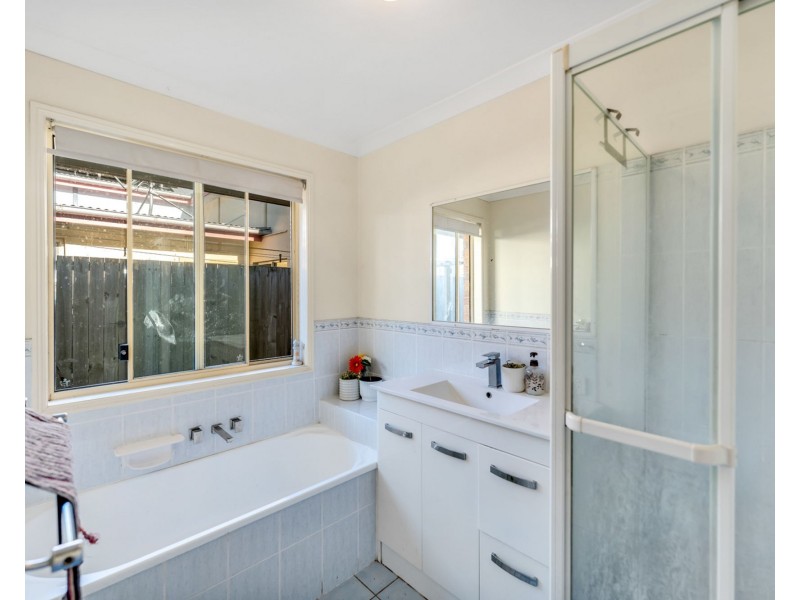 27 Manitoba Place, Wavell Heights QLD 4012