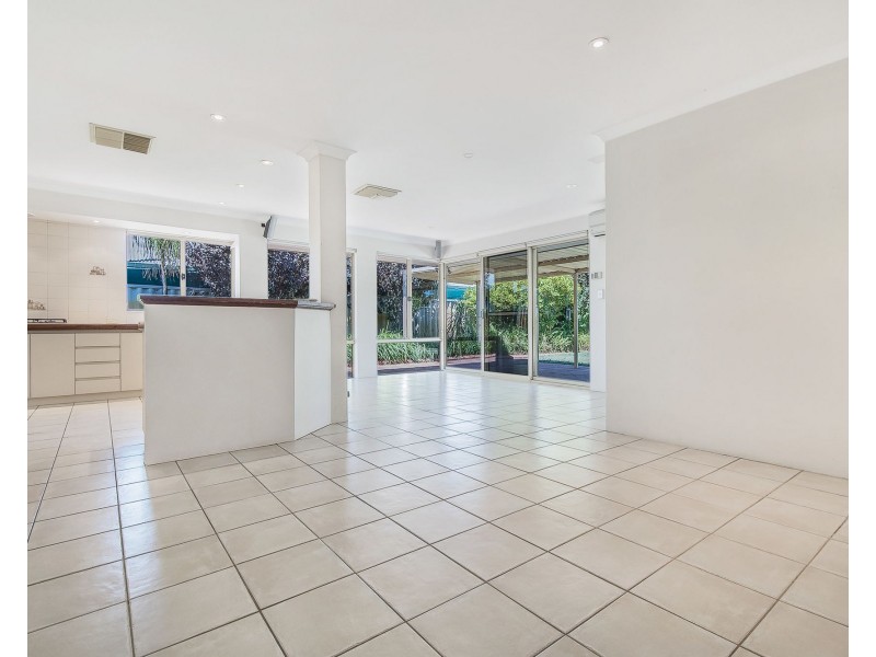 22 TRITONIA RISE, Thornlie WA 6108