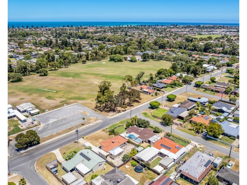 8 Centaurus Street, Rockingham WA 6168