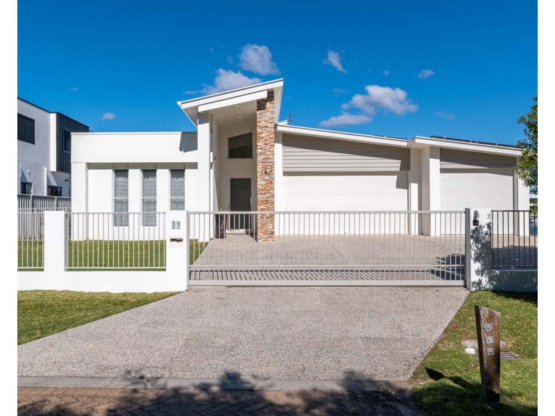 23 Sea Glint Place, Pelican Waters QLD 4551