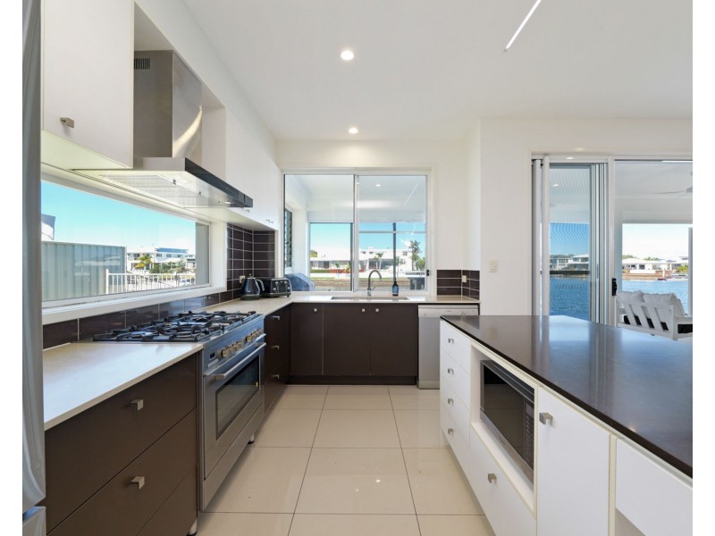 23 Sea Glint Place, Pelican Waters QLD 4551
