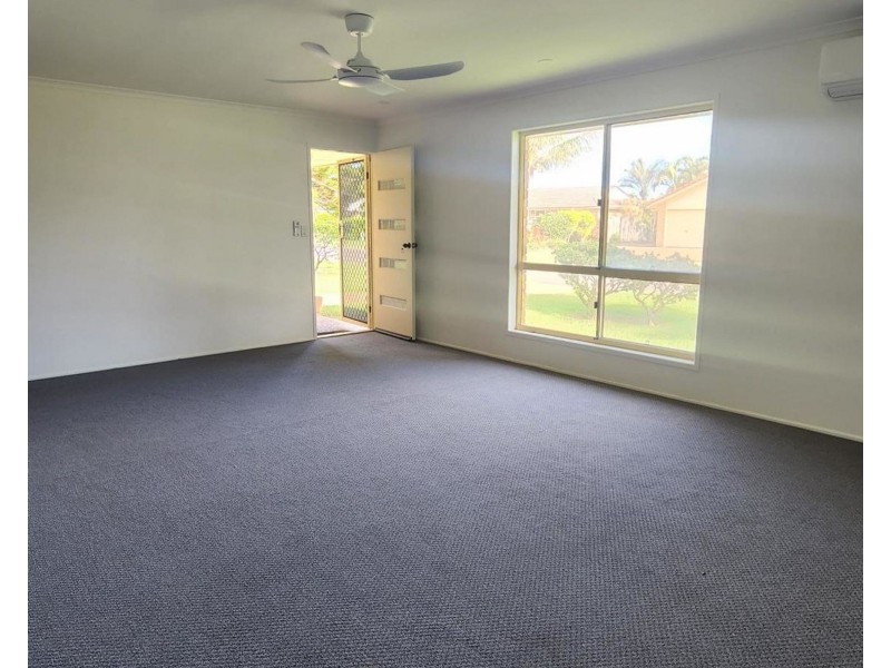 1 Majestic Place, Coral Cove QLD 4670