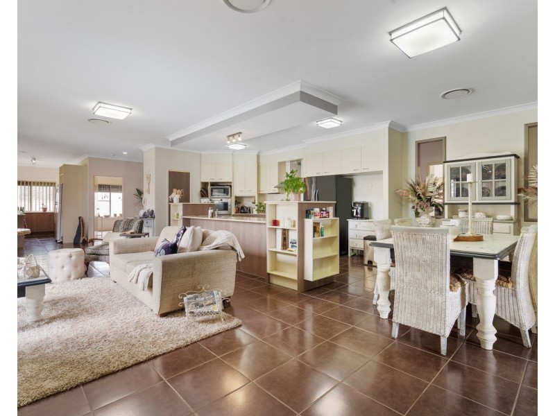 17 Wattle Grove Drive, Ningi QLD 4511