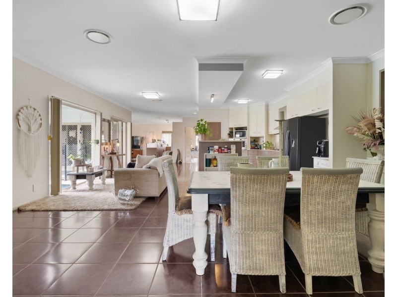 17 Wattle Grove Drive, Ningi QLD 4511