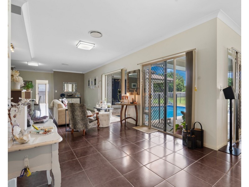 17 Wattle Grove Drive, Ningi QLD 4511