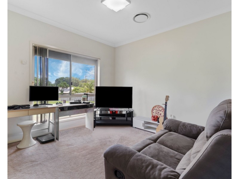 17 Wattle Grove Drive, Ningi QLD 4511
