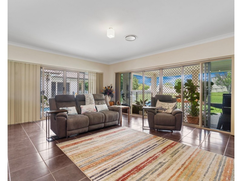 17 Wattle Grove Drive, Ningi QLD 4511