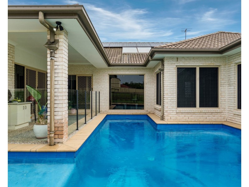 17 Wattle Grove Drive, Ningi QLD 4511