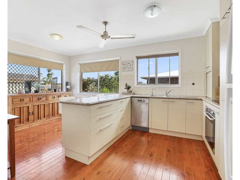 20 Avenell Street, Avenell Heights QLD 4670