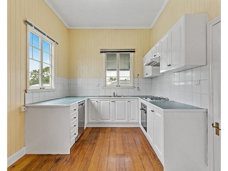 6 Connaught Street, Sandgate QLD 4017