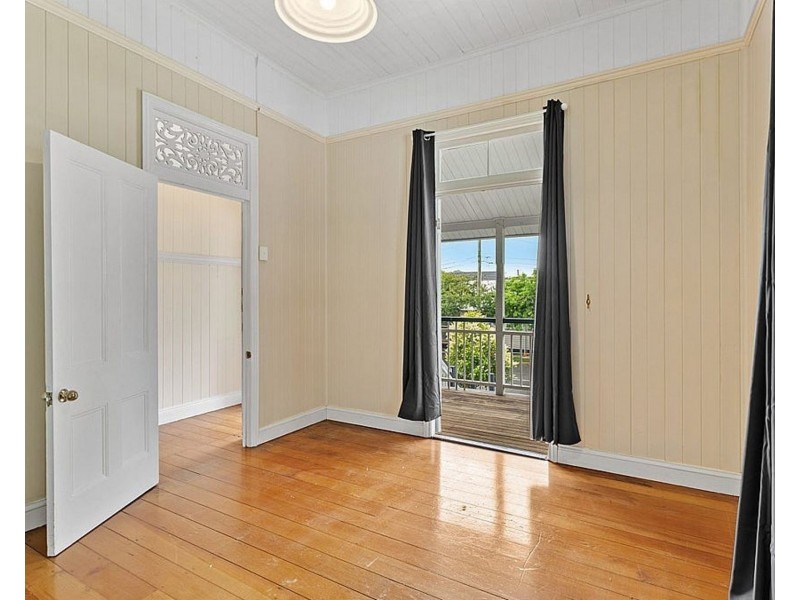 6 Connaught Street, Sandgate QLD 4017