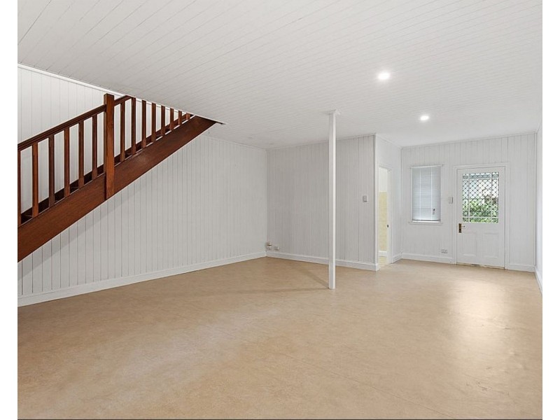 6 Connaught Street, Sandgate QLD 4017