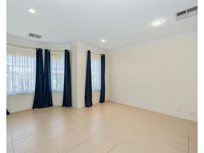 12 Colchester Avenue, Orelia WA 6167