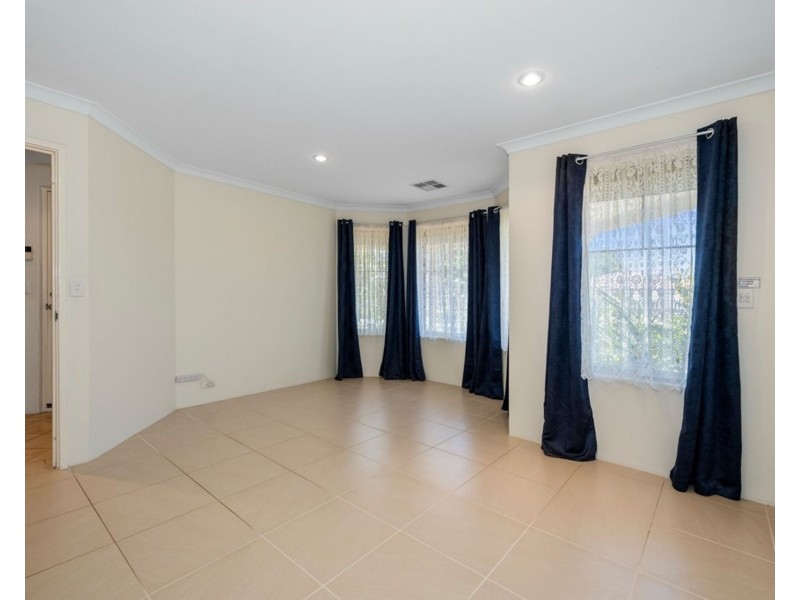 12 Colchester Avenue, Orelia WA 6167