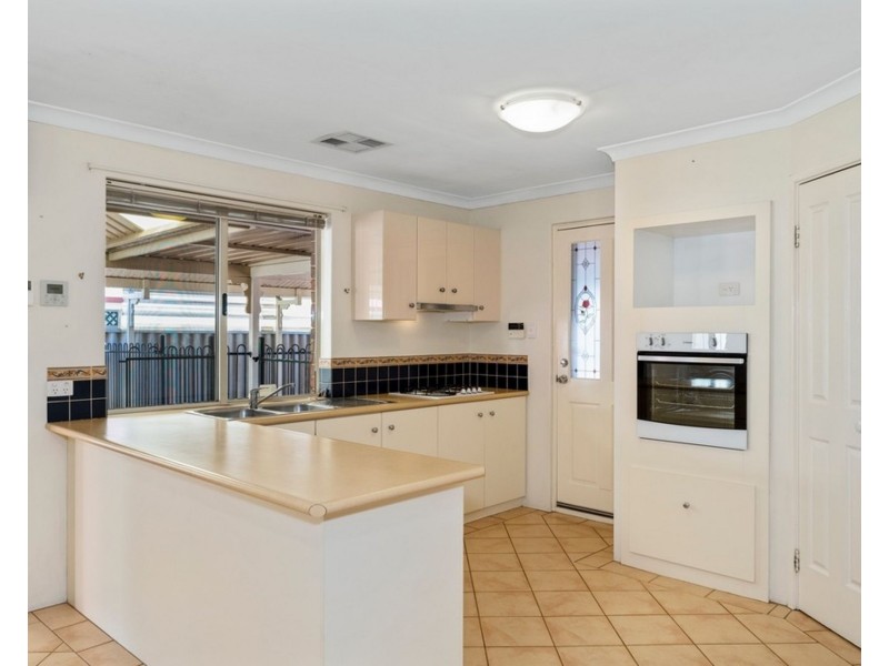 12 Colchester Avenue, Orelia WA 6167