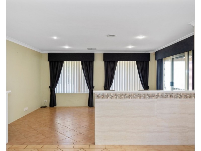 12 Colchester Avenue, Orelia WA 6167