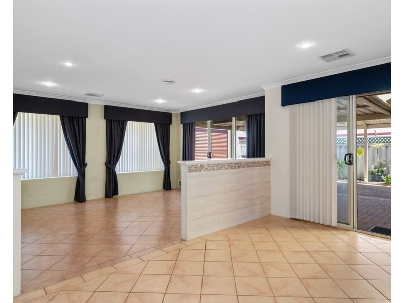 12 Colchester Avenue, Orelia WA 6167