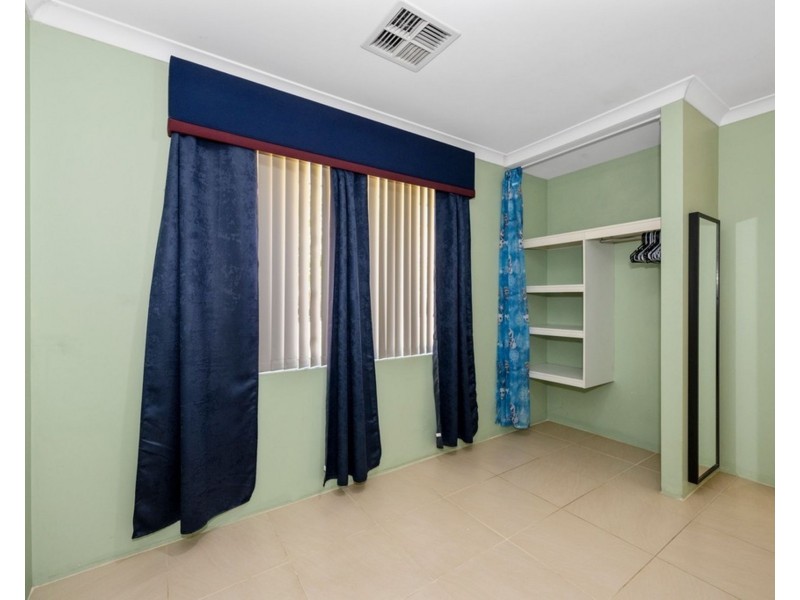12 Colchester Avenue, Orelia WA 6167