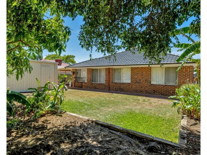 12 Colchester Avenue, Orelia WA 6167