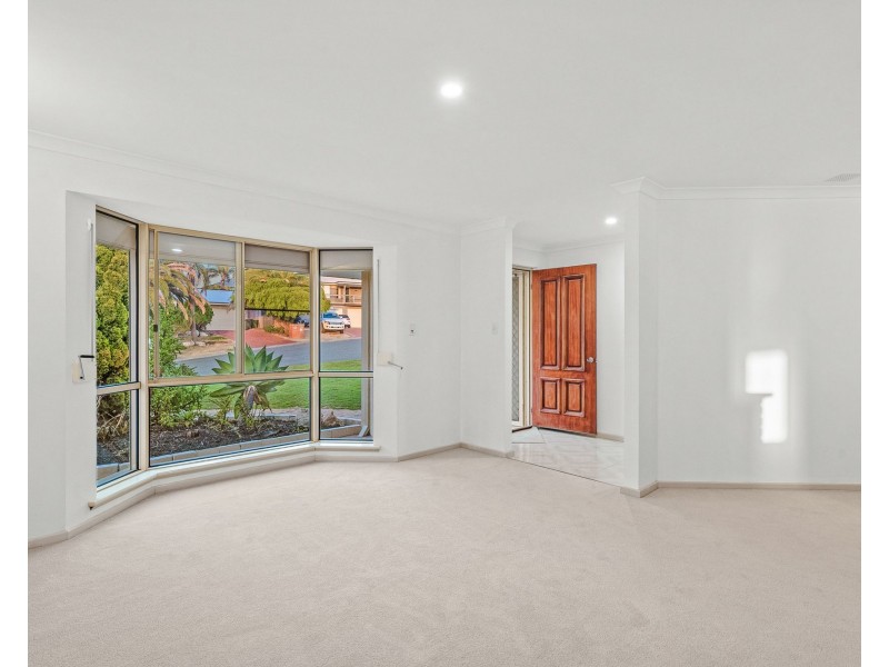 9 Gannet Rise, Halls Head WA 6210