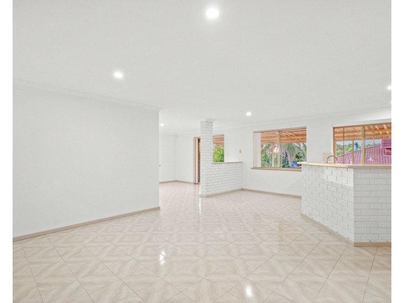 9 Gannet Rise, Halls Head WA 6210