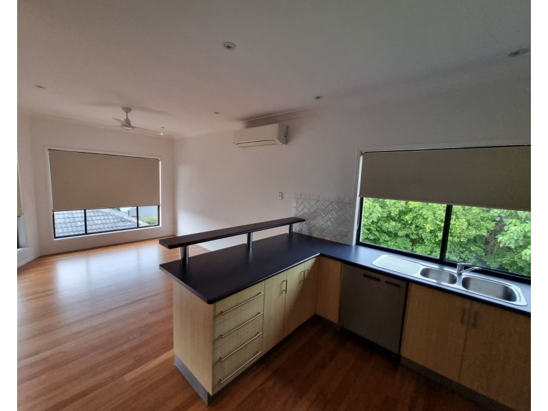 19 Robert John Circuit, Coral Cove QLD 4670