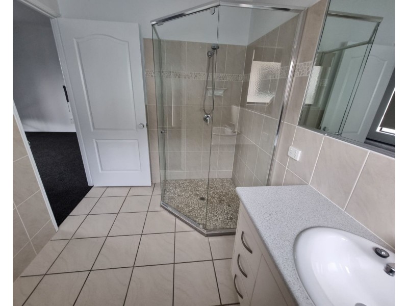 19 Robert John Circuit, Coral Cove QLD 4670