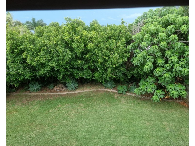 19 Robert John Circuit, Coral Cove QLD 4670