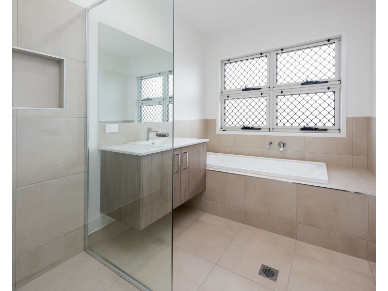 2 Ochre Court, Branyan QLD 4670