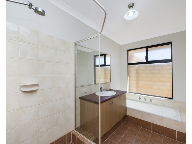 12 Leschenaultia Drive, Canning Vale WA 6155