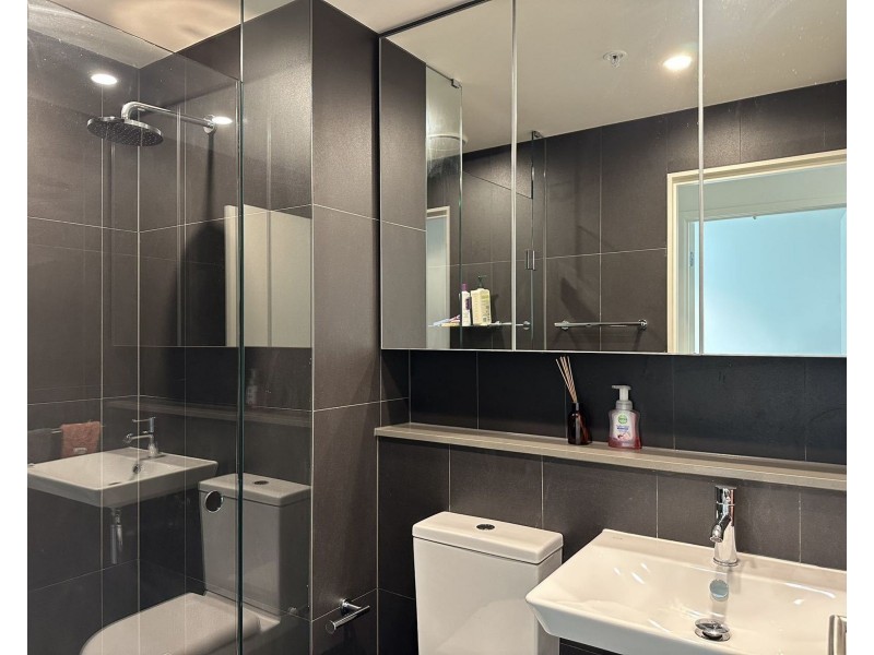 205W 888 Collins Street, Docklands VIC 3008