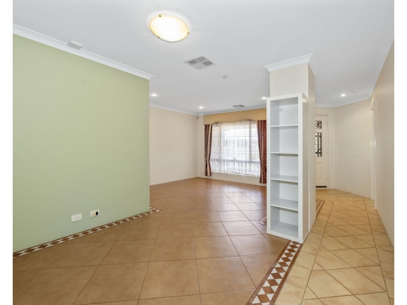 12 Colchester Ave, Orelia WA 6167