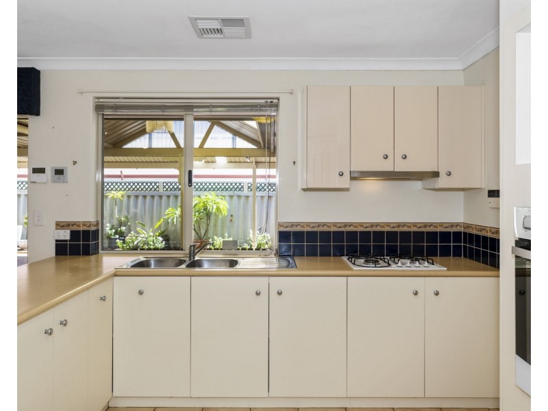 12 Colchester Ave, Orelia WA 6167