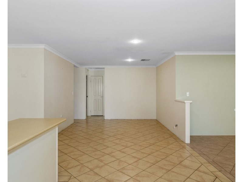 12 Colchester Ave, Orelia WA 6167