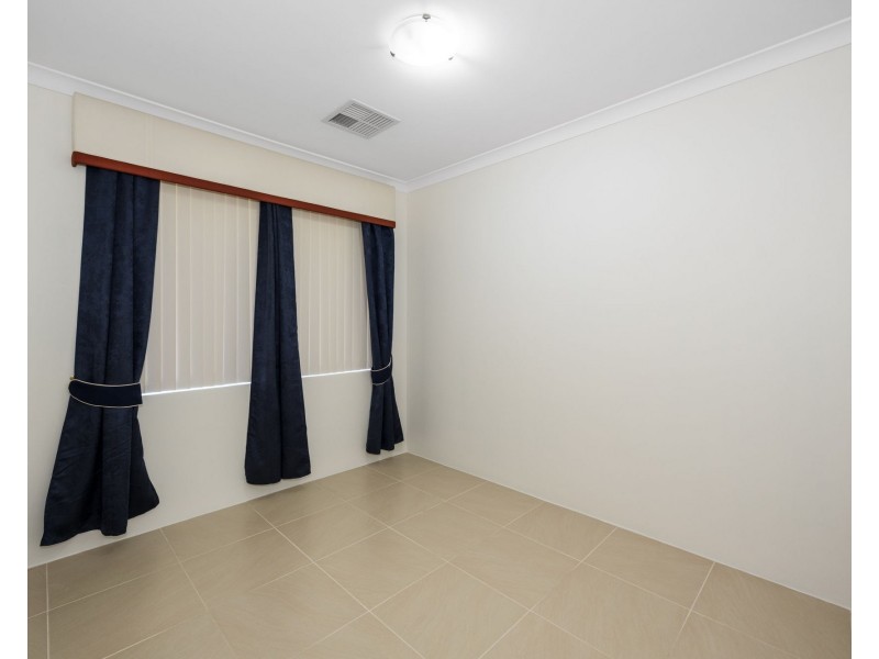 12 Colchester Ave, Orelia WA 6167