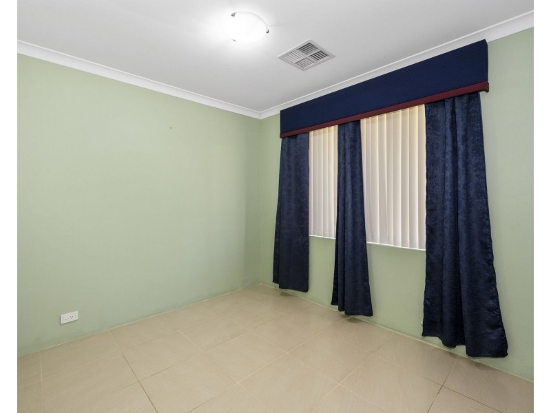 12 Colchester Ave, Orelia WA 6167