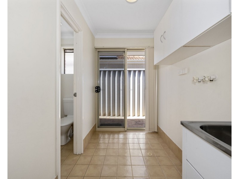 12 Colchester Ave, Orelia WA 6167